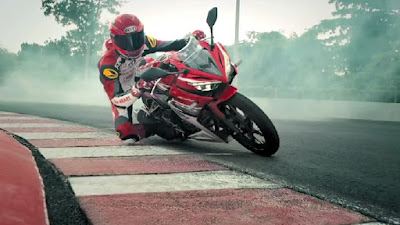 All New 2016 Honda CBR150R Facelift in racing track picture