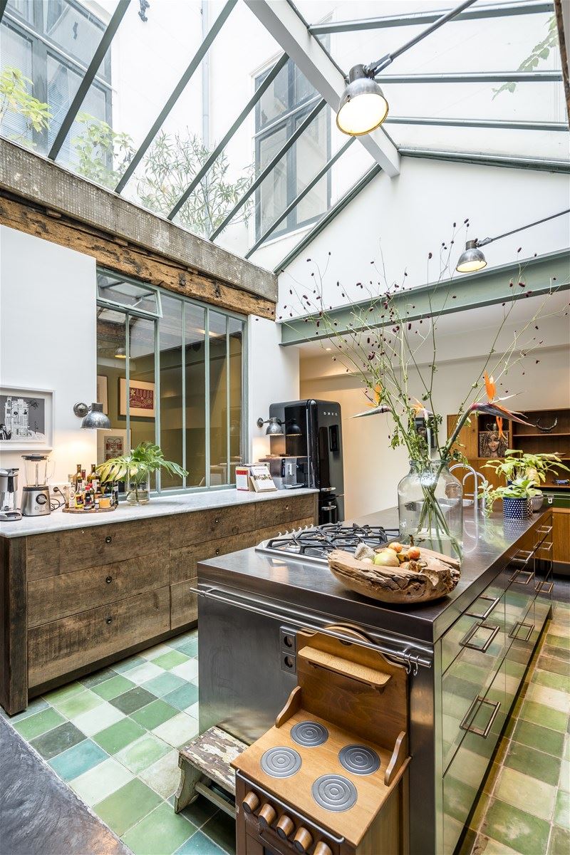 decordemon: A Stunning Industrial Garage Conversion in Amsterdam