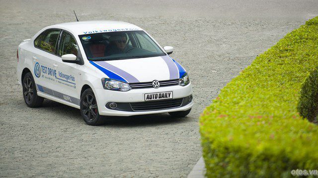 Soi chi tiết xe Volkswagen Polo