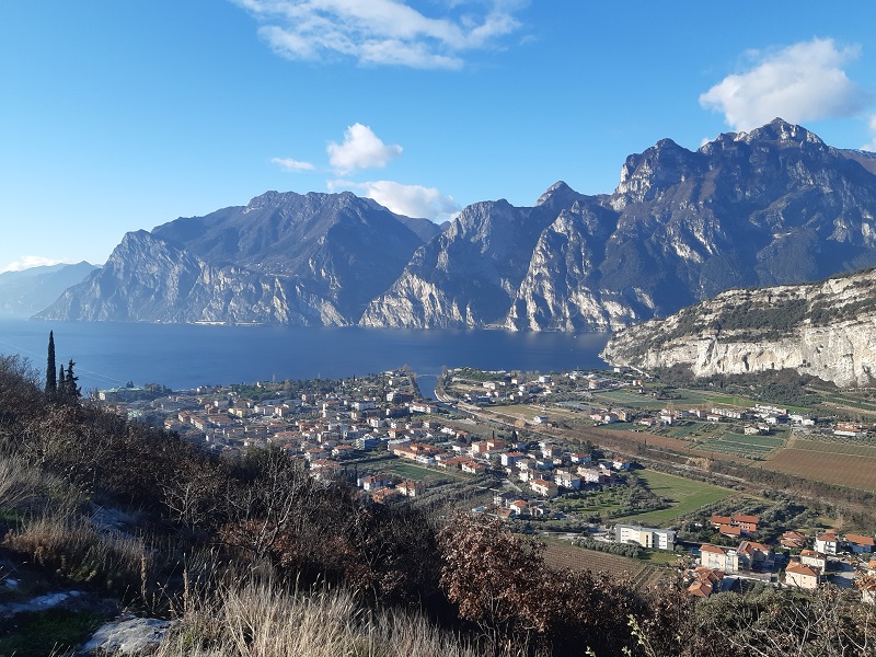 Torbole vista dall'alto salendo verso Nago