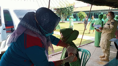 Vaksinasi Bagi Anggota Persit Kck Cabang LX Dim 0306/50 Kota Digelar Oleh Kodim 0306/50 Kota