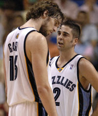 Gasol e Navarro / Foto: NBA