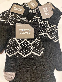 Stretch gloves for a fun gift giving idea@michellepaigeblogs.com