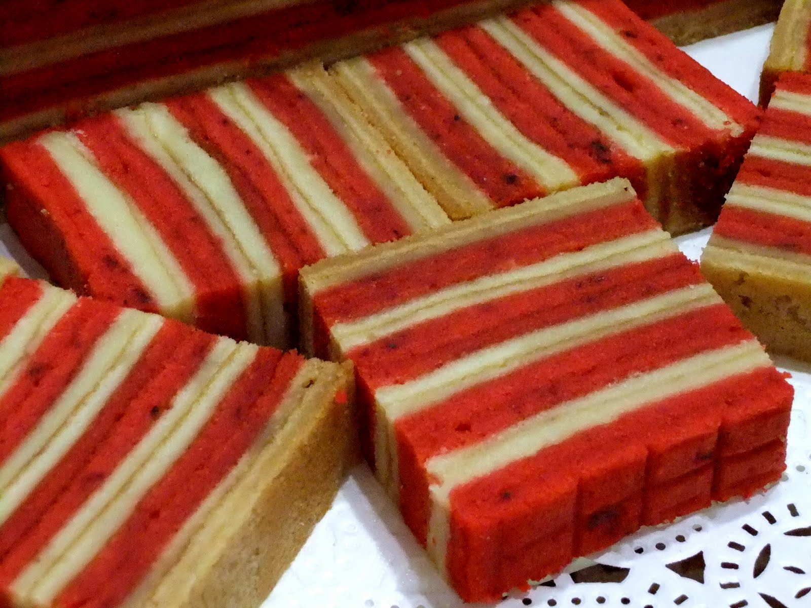 WELCOME TO RSR: KEK LAPIS STRAWBERRY CHEESE