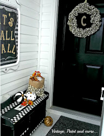 Vintage, Paint and more... vintage entry done with black and white geometric design