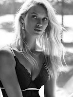 Lea Dina Mohr sexy lingerie model photo