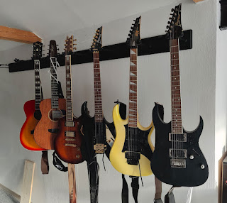 Guitars in and looking lovely