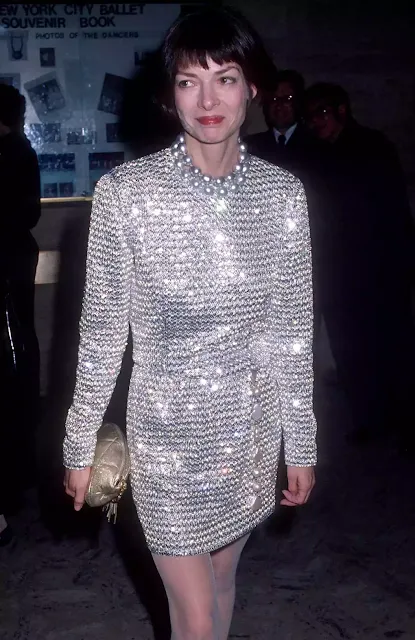 15 legendary fashion moments that made Anna Wintour the icon – the most powerful “iron lady” in the fashion industry.