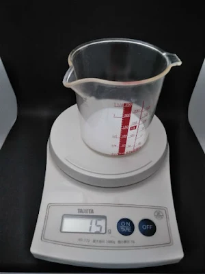 まずは炭酸カリウムを計量する