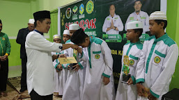   Hari Santri 2022, Puluhan Santri Ponpes Darul Qur'an Waddawah dapatkan Sarung Gratis