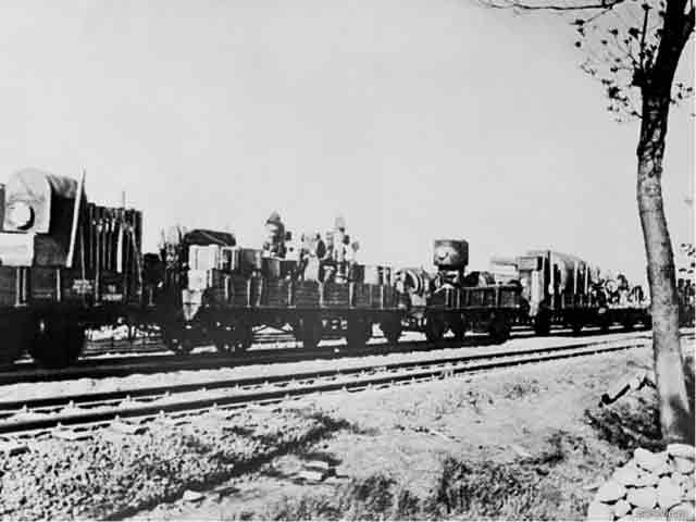 Soviet Evacuation train in 1941 worldwartwo.filminspector.com