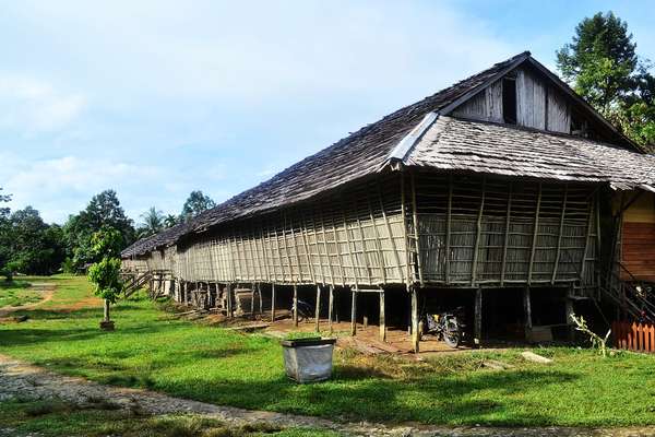 Rumah betang Suku Dayak