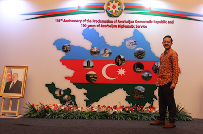 Blogger Eksis attend the 101st anniversary of the Azerbaijan Democratic Republic