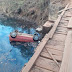 Carro submerso em riacho é encontrado com corpos de seis jovens