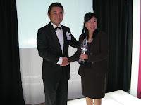 The award presentation to Wacoal's distributors