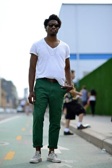 greenery a cor de 2017 verde moda masculina (3) Look Masculino Calça Verde