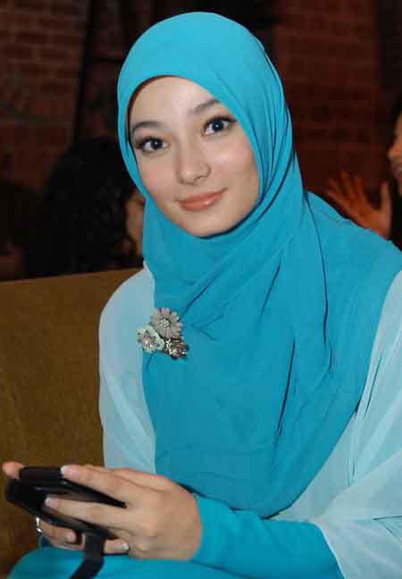 Busana Muslimah Beautiful Artis Muslim Berjilbab