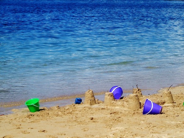 w co się bawić z dzieckiem na plaży