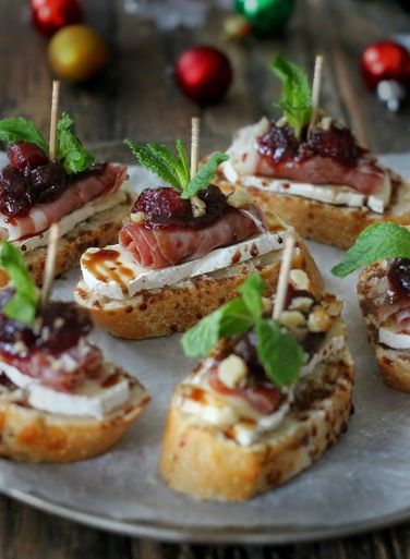 CRANBERRY, BRIE & PROSCIUTTO CROSTINI BALSAMIC GLAZE - (Free Recipe below)