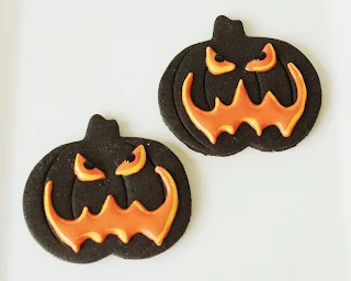 Jack-o-Lantern decorated sugar cookie tutorial