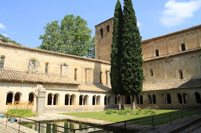 saint-guilhem-cloître