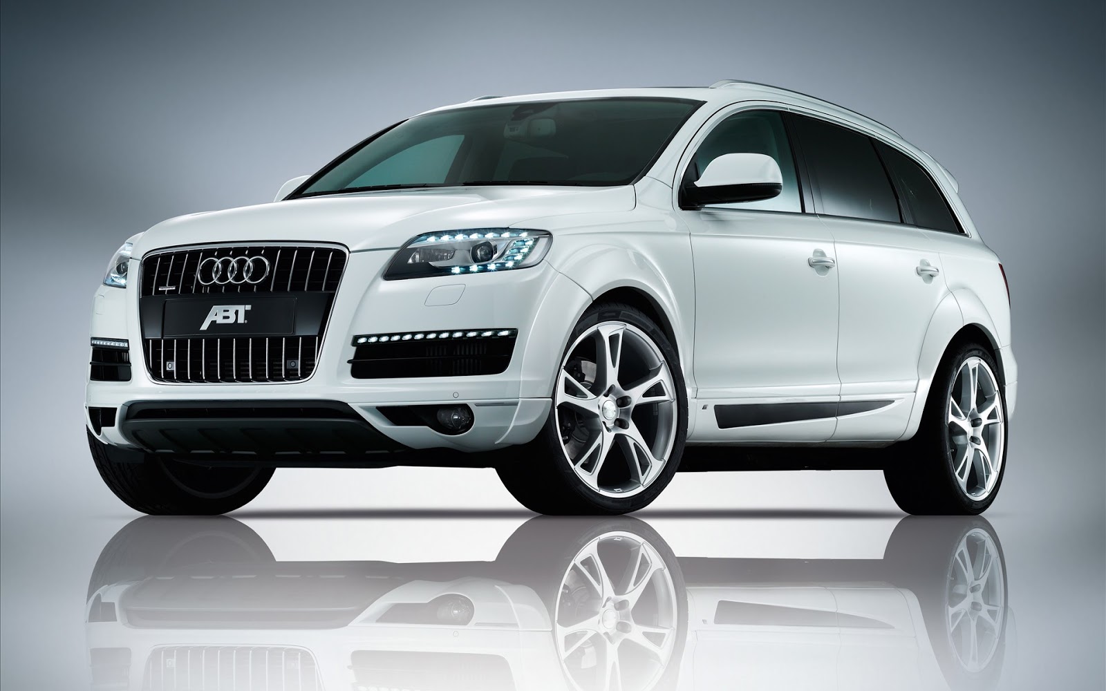 World Of Cars  Audi q7