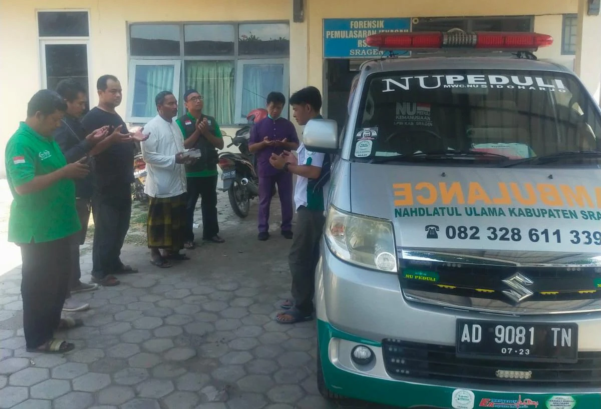 Ambulan LAZISNU Sragen Antarkan Korban Kecelakaan Rombongan NU Ajibarang