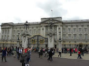 Buckingham Palace, the Official residence of the Queen (buckingham palace )