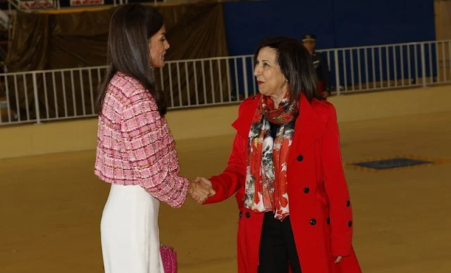 Queen Letizia wore a new pink tweed jacket by Mirto, The Queen wore white trousers by Mirto.