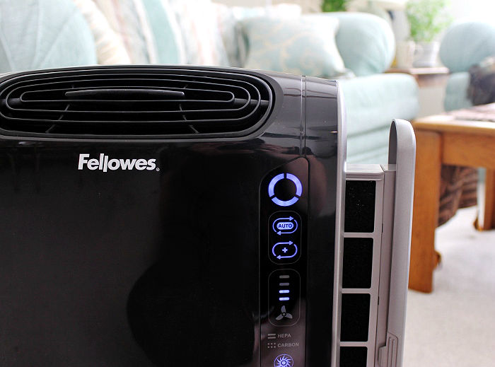 The Fellowes AeraMax™ 190 Air Purifier for rooms up to 190 square feet, with AeraSmart Sensng technology to sense and treat the air as contaminent levels change. #sp