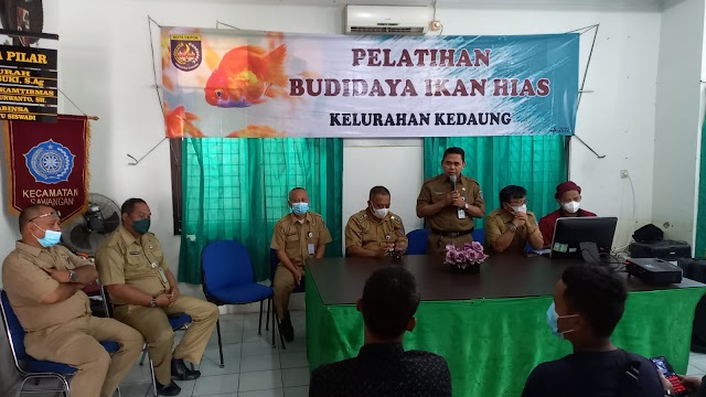 Sekcam Sawangan Motivasi Peserta Pelatihan Budidaya Ikan Hias di Kedaung