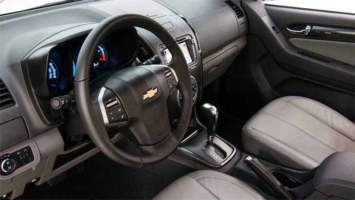 Chevrolet S10 Cabine dupla é na Rumo Norte - Com direção hidráulica de série e volante com pegada anatômica, dirigir a S10 é sempre um prazer.