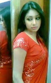 Desi aunty hot sexy images with her age, height, weight, bra size and body measurements 