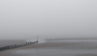 Hantu Terekam Foto di Pantai Cleethorpes, Inggris
