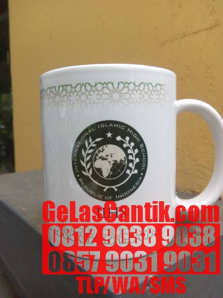 DESAIN MUG WISUDA