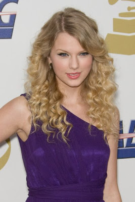 Taylor Swift Natural Hair, Long Hairstyle 2011, Hairstyle 2011, New Long Hairstyle 2011, Celebrity Long Hairstyles 2110