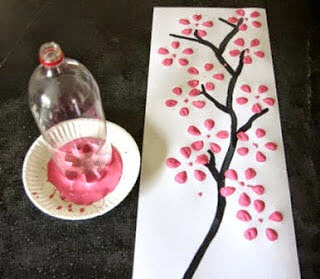 Kerajinan Tangan Berupa Lukisan Bunga Sakura dari Botol Bekas Coca-Cola