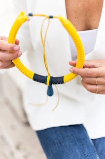 Collana POP giallo e blu, shooting Roma.