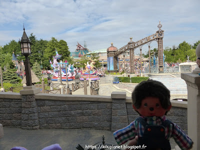parade Disneyland paris monchhichi toys story dragon némo reine des neiges