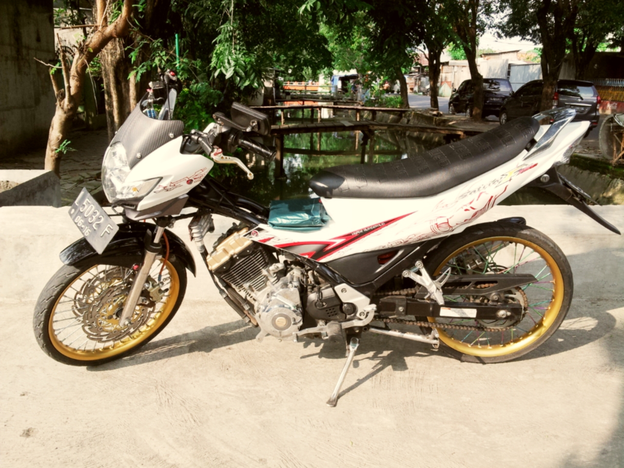 satria fu 2013 putih modifikasi