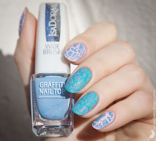 Essence #01 Hola, Guapa + #02 Macarena Mint + IsaDora Graffiti Nail Top Blue Burner