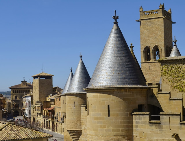 Olite, castillo, palacio real, plaza de Carlos III