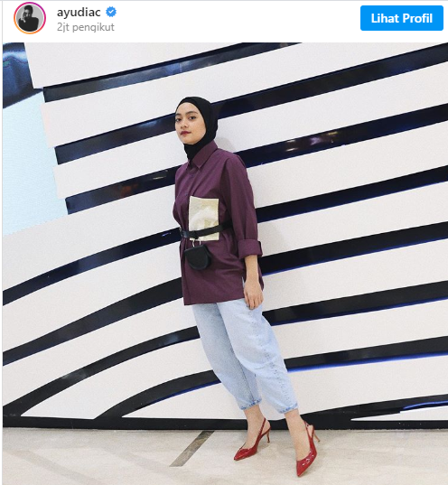 OOTD Hijab Simple dan Stylish ala Ayudia Bing Slamet