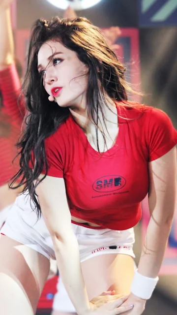 2018: New label On August 20, 2018, it was announced that Somi left JYP Entertainment,[3] and confirmed to have joined YG Entertainment's sub-label The Black Label on September 23, 2018.[4] In late November, it was reported that Somi was working on new music with the goal of making a solo debut in March 2019. It was later scheduled for May 1, then delayed to late May, and finally for June 13.