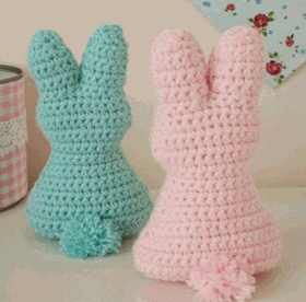 http://schoenstricken.de/2014/03/haekelanleitung-fuer-einen-osterhasen/