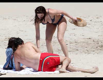 Stephanie Seymour Beach Stroll