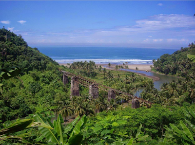 Pamandangan alam yang cantik di Rute kereta api Banjar - Pangandaran - Cijulang (.kaskus.co.id) 