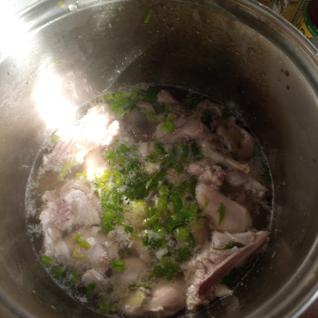 boil quail, cook quail, water, ingredients, leeks,