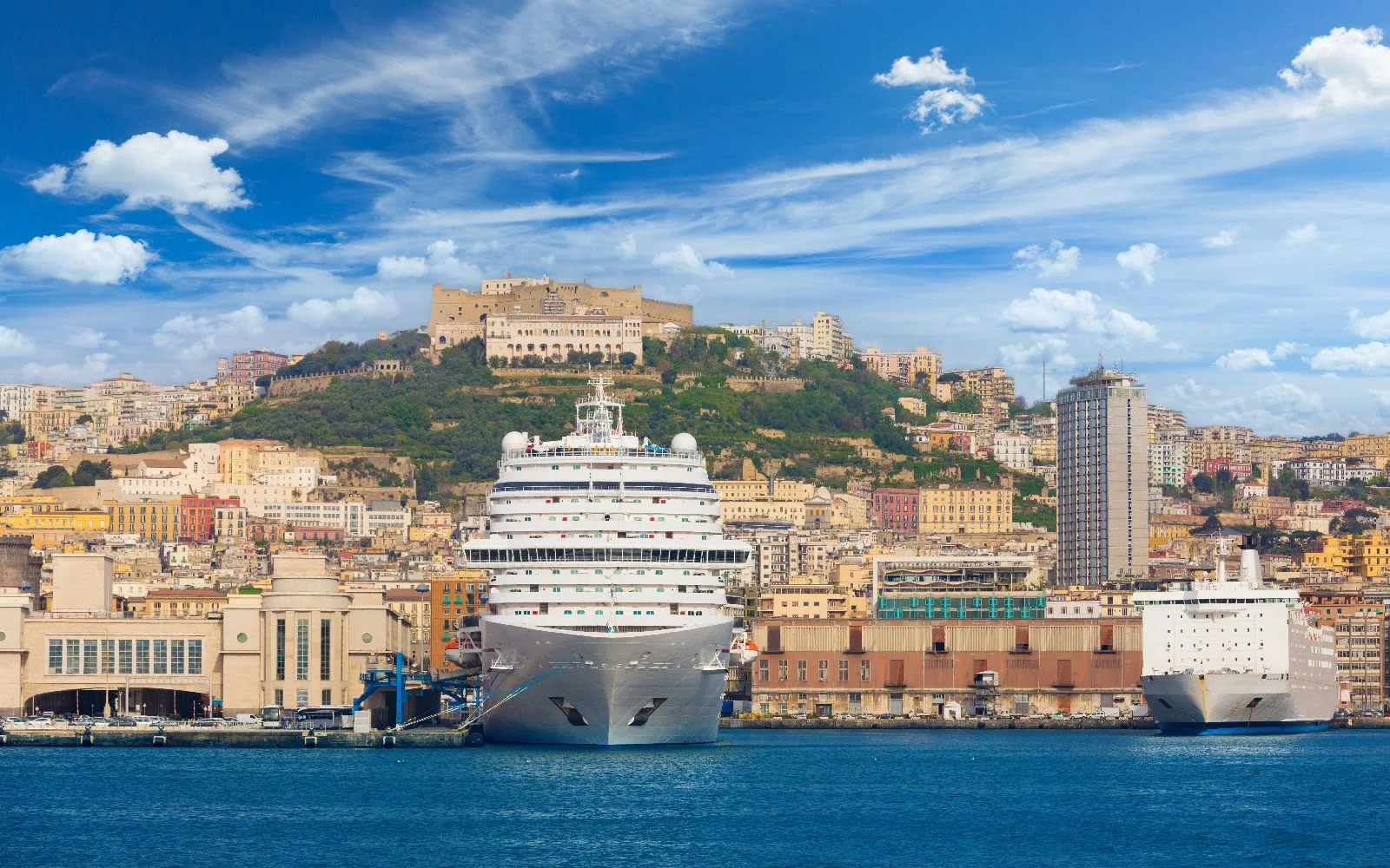 Porti di Napoli e Salerno: record storico di passeggeri e crocieristi