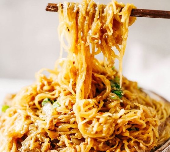 SPICY SPAGHETTI SQUASH NOODLES #paleo #whole30